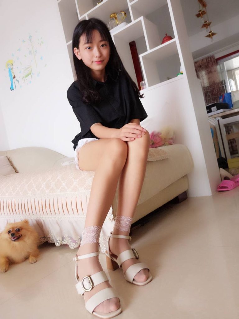图片[2]-黑衫白袜少女，温柔又元气-橙心社