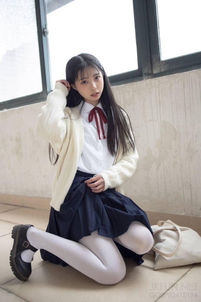 图片[1]-日系学院风穿搭少女，清冷又温柔。-橙心社