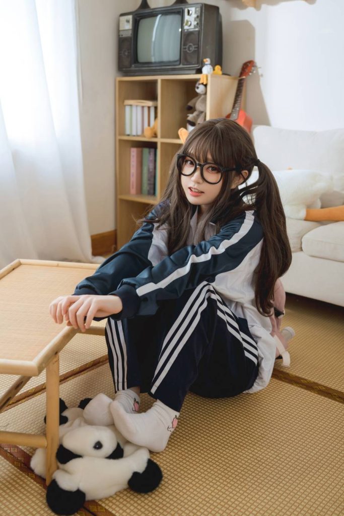 图片[1]-校服风穿搭少女，元气软萌。-橙心社