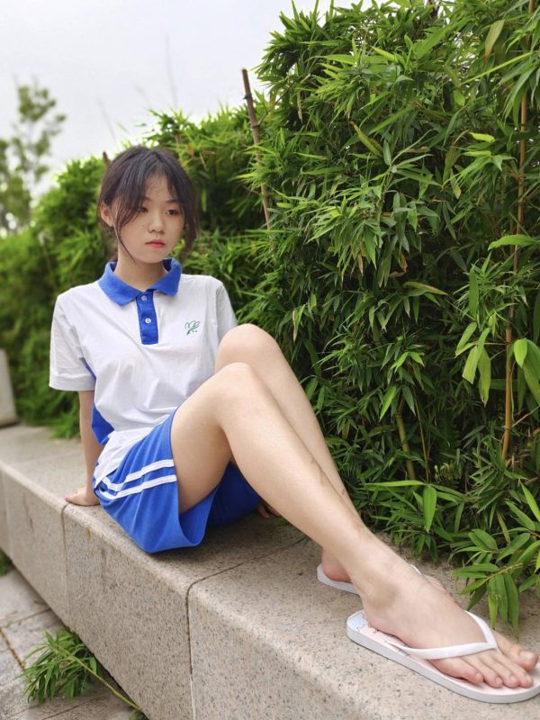 蓝白校服少女，清新又灵动-橙心社